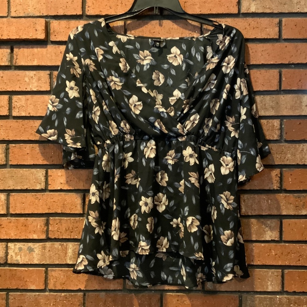 Torrid Womens Black V Neck Floral Sheer Short Sleeve‎ Blouse Size 00